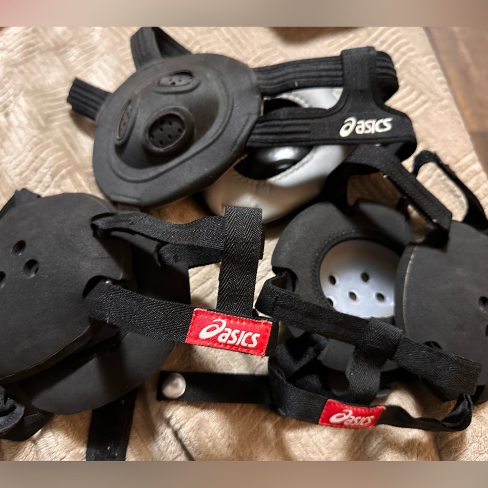 ASICS Wrestling headgear